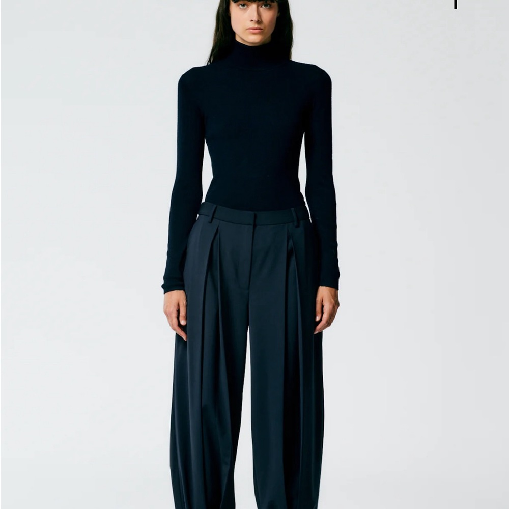 Black Tibi pants- Tropical Wool Pleated Balloon Pant - size 8